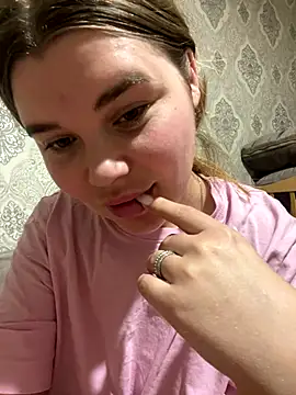 Snapshot of ella_zzz chatting on 11.17.25 ella zzz online show from 11.17.25