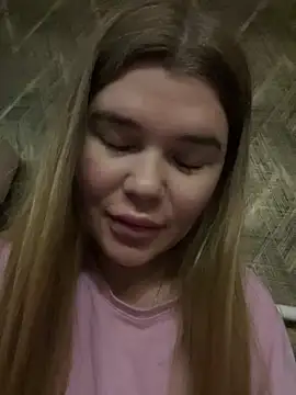 Snapshot of ella_zzz chatting on 11.20.25 ella zzz online show from 11.20.25