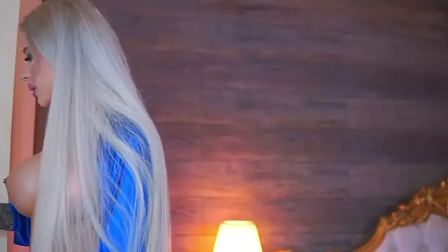 Snapshot of Juicy_Jessye chatting on 11.08.25 Juicy Jessye online show from 11.08.25