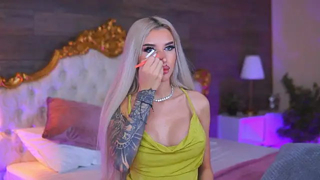 Snapshot of Juicy_Jessye chatting on 12.05.25 Juicy Jessye online show from 12.05.25