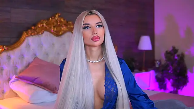 Snapshot of Juicy_Jessye chatting on 12.13.25 Juicy Jessye online show from 12.13.25