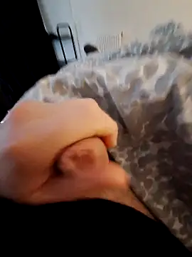 Snapshot of bongish20010 chatting on 02.17.25 bongish20010 online show from 02.17.25