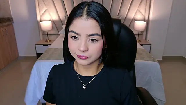 Snapshot of Layla_Breezee chatting on 07.18.26 Layla Breezee online show from 07.18.26