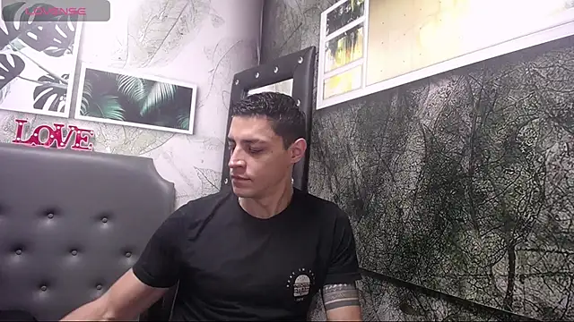 Snapshot of Frank_Millers chatting on 02.08.25 Frank Millers online show from 02.08.25