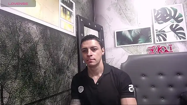 Snapshot of Frank_Millers chatting on 02.11.25 Frank Millers online show from 02.11.25