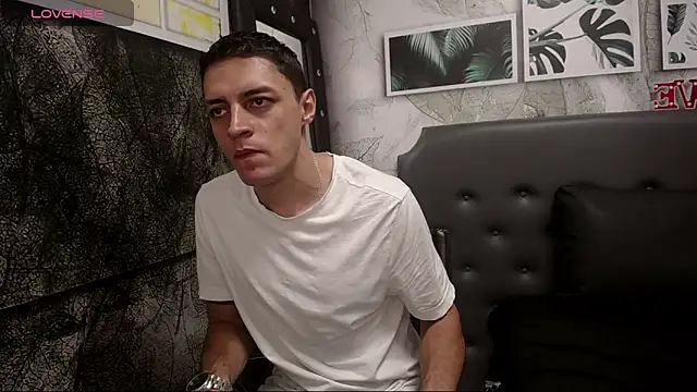 Snapshot of Frank_Millers chatting on 03.04.25 Frank Millers online show from 03.04.25