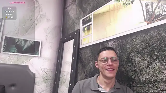 Snapshot of Frank_Millers chatting on 03.21.25 Frank Millers online show from 03.21.25
