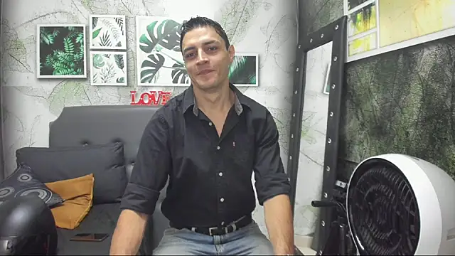 Snapshot of Frank_Millers chatting on 09.16.25 Frank Millers online show from 09.16.25