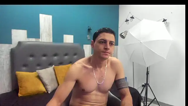 Snapshot of Frank_Millers chatting on 09.22.25 Frank Millers online show from 09.22.25