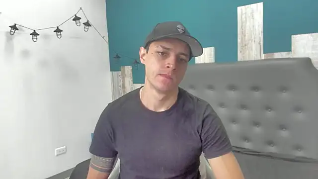 Snapshot of Frank_Millers chatting on 10.03.25 Frank Millers online show from 10.03.25