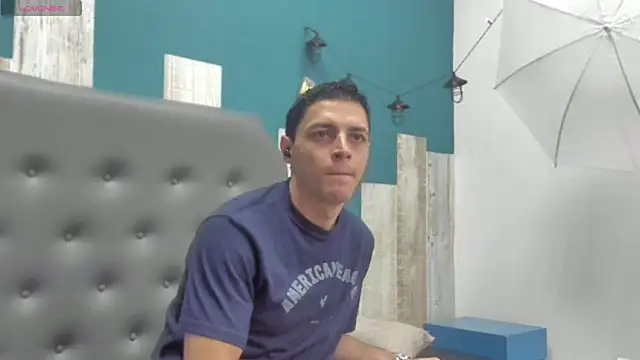 Snapshot of Frank_Millers chatting on 10.08.25 Frank Millers online show from 10.08.25