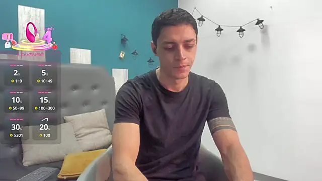 Snapshot of Frank_Millers chatting on 10.13.25 Frank Millers online show from 10.13.25