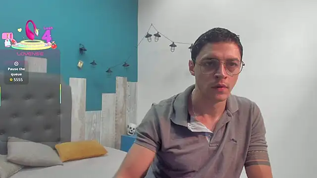 Snapshot of Frank_Millers chatting on 10.15.25 Frank Millers online show from 10.15.25