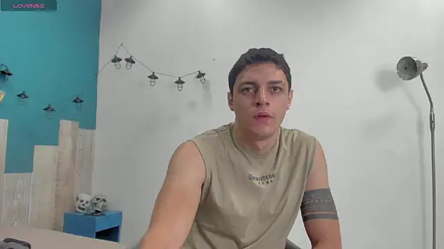 Snapshot of Frank_Millers chatting on 10.16.25 Frank Millers online show from 10.16.25