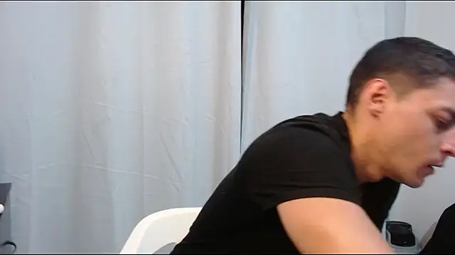Snapshot of Frank_Millers chatting on 06.12.26 Frank Millers online show from 06.12.26