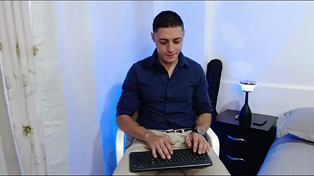 Snapshot of Frank_Millers chatting on 06.18.26 Frank Millers online show from 06.18.26