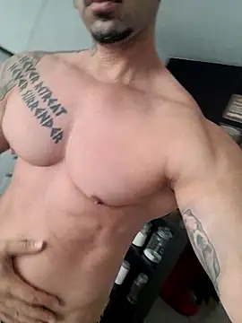 Snapshot of badbrown chatting on 02.21.25 badbrown online show from 02.21.25