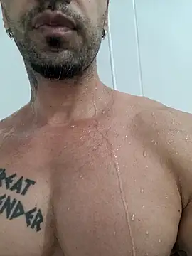 Snapshot of badbrown chatting on 03.06.25 badbrown online show from 03.06.25