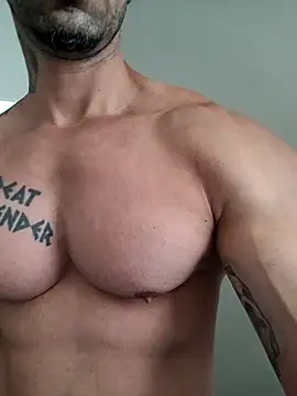 Snapshot of badbrown chatting on 03.06.25 badbrown online show from 03.06.25