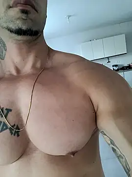 Snapshot of badbrown chatting on 03.07.25 badbrown online show from 03.07.25