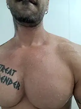 Snapshot of badbrown chatting on 03.11.25 badbrown online show from 03.11.25