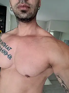 Snapshot of badbrown chatting on 03.11.25 badbrown online show from 03.11.25