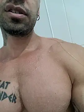 Snapshot of badbrown chatting on 03.18.25 badbrown online show from 03.18.25