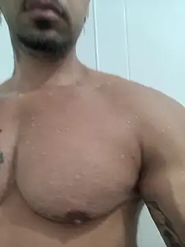 Snapshot of badbrown chatting on 09.10.25 badbrown online show from 09.10.25