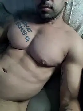 Snapshot of badbrown chatting on 10.07.25 badbrown online show from 10.07.25