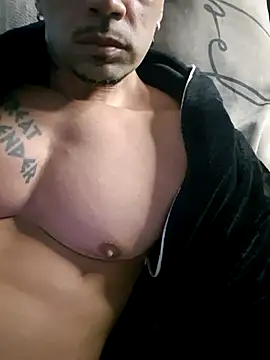 Snapshot of badbrown chatting on 10.08.25 badbrown online show from 10.08.25