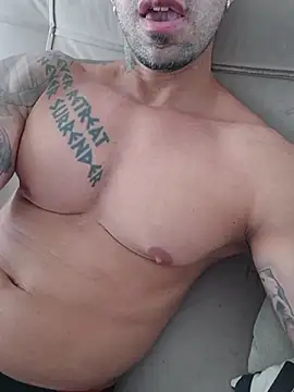 Snapshot of badbrown chatting on 10.27.25 badbrown online show from 10.27.25