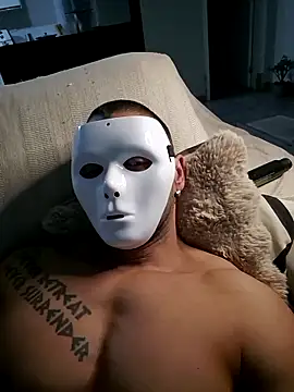 Snapshot of badbrown chatting on 11.05.25 badbrown online show from 11.05.25