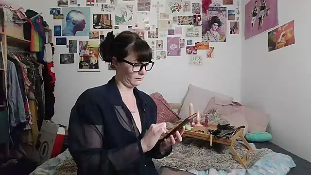 Snapshot of AdorahB3ll3 chatting on 03.17.25 AdorahB3ll3 online show from 03.17.25