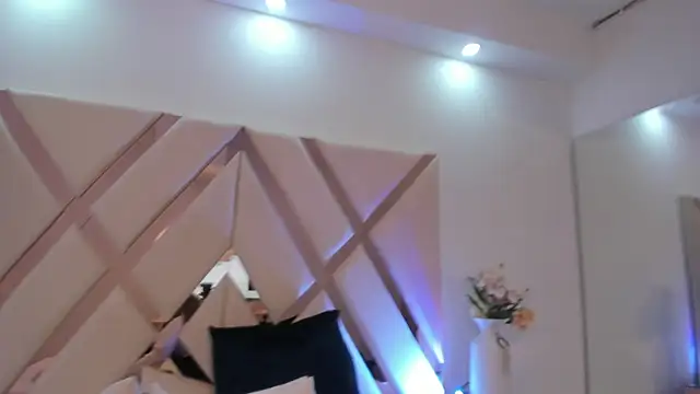 Snapshot of taliarussel chatting on 02.19.25 taliarussel online show from 02.19.25