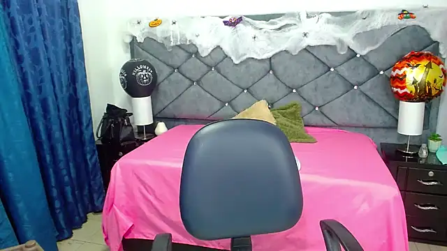 victoria adams07 online show from 10.23.25