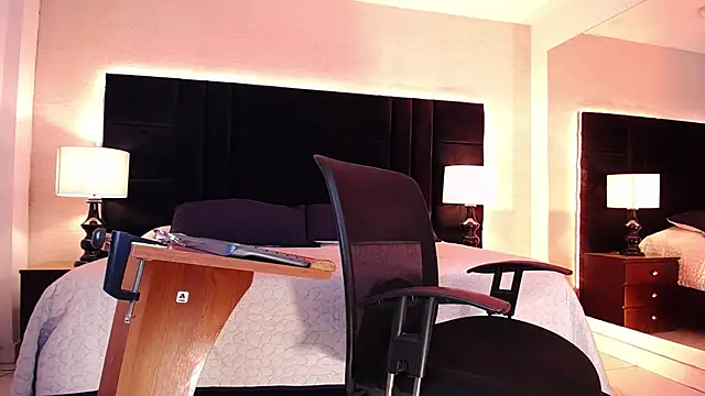 Simon Basset online show from 03.21.25