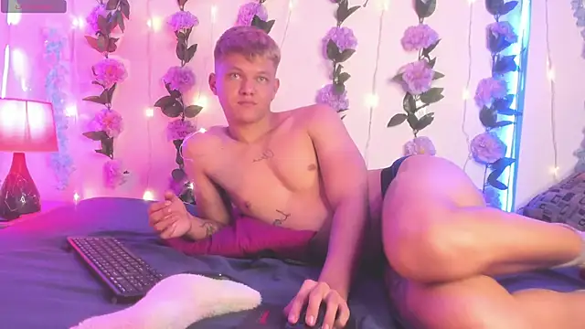 izan 20 online show from 04.17.26