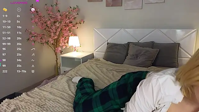 Manic pixie  online show from 03.02.25