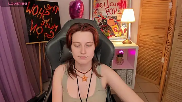 Snapshot of Jiffyyo chatting on 02.12.25 Jiffyyo online show from 02.12.25