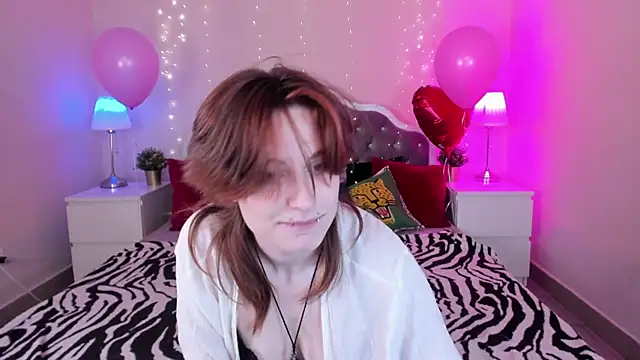 Snapshot of Jiffyyo chatting on 03.18.25 Jiffyyo online show from 03.18.25