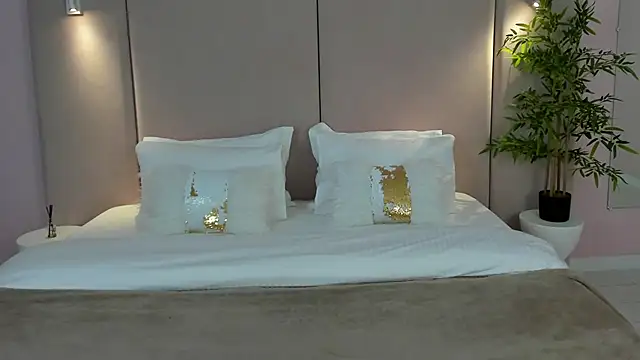 SandraTucker online show from 11.23.25