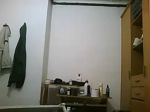 Snapshot of AndiiCe chatting on 12.20.25 AndiiCe online show from 12.20.25