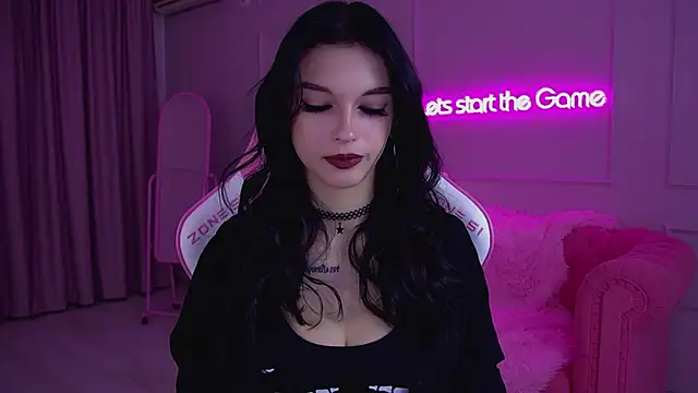 Snapshot of BeverlyMost chatting on 03.19.25 BeverlyMost online show from 03.19.25