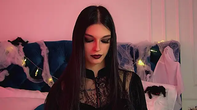 Snapshot of BeverlyMost chatting on 10.31.25 BeverlyMost online show from 10.31.25