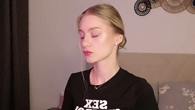 Snapshot of GabriellaOlsen chatting on 05.19.26 GabriellaOlsen online show from 05.19.26
