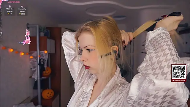 LynetHakes online show from 10.06.25