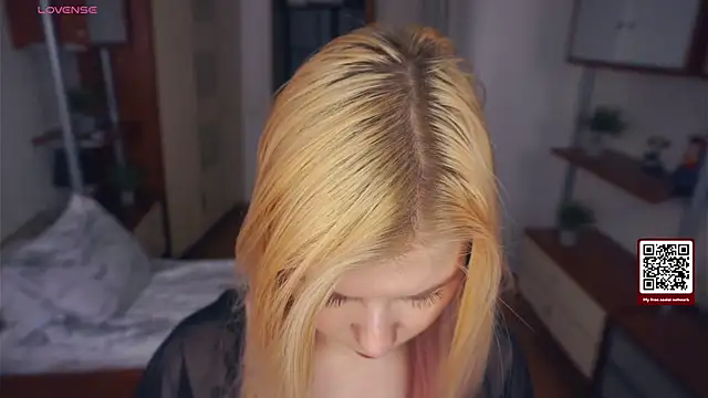 LynetHakes online show from 11.20.25