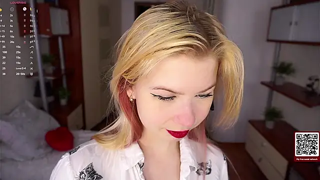 LynetHakes online show from 12.21.25