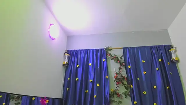 ShairaMarss online show from 11.18.25