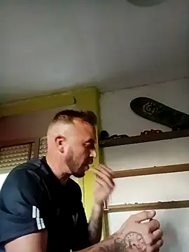 Snapshot of wapo100x100 chatting on 10.04.25 wapo100x100 online show from 10.04.25